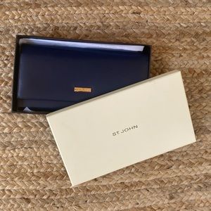 St. John Navy Clutch